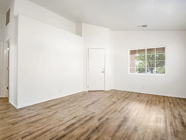 4705 Chow Ct NE — Photo 7