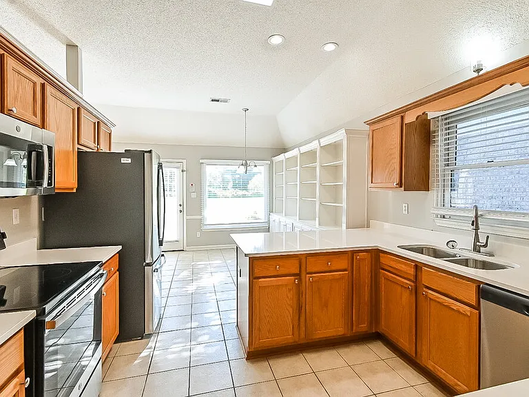6480 Cheyenne Dr — Photo 8