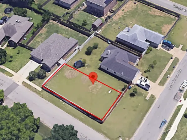 800 Oak Creek Dr, Hutchins, TX 75141