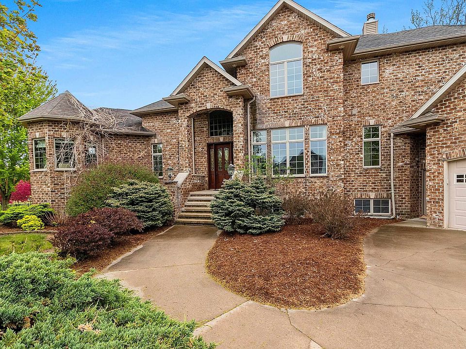 3463 Grand Meadows Xing, Neenah, WI 54956 | MLS #50325632 | Zillow