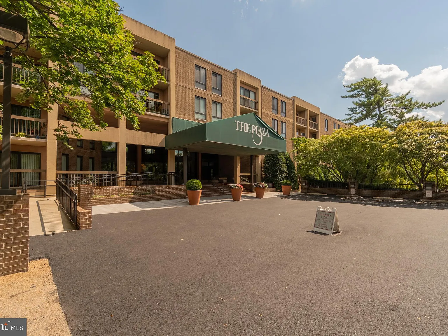 2 bed, 2.0 bath, 1026 sqft, $2,550 — Photo 3