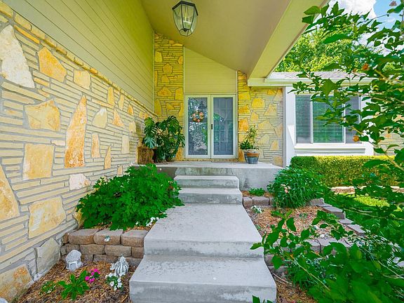 2nd image of 2461 N Hathway Cir