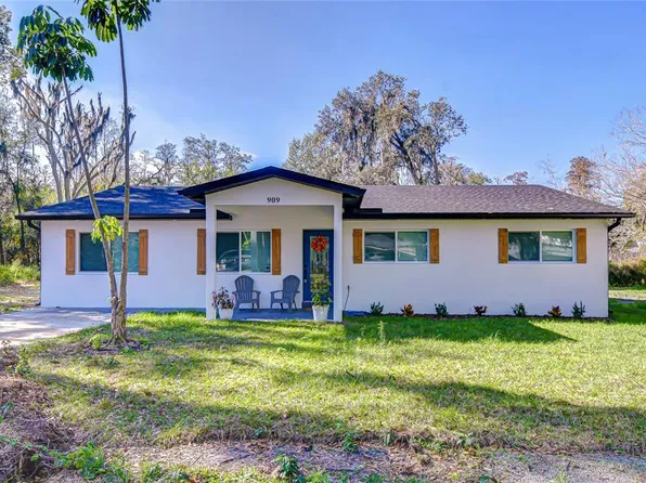 909 Lake Charles Cir, Lutz, FL 33548