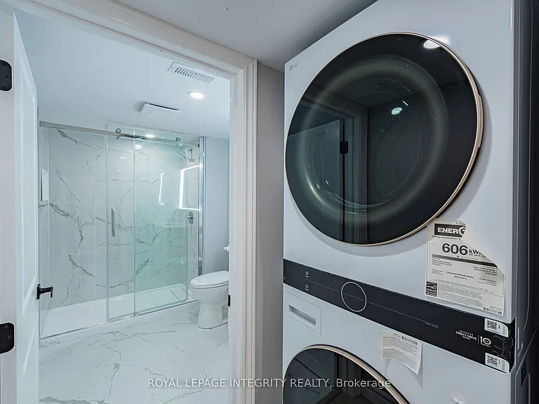 1746 Gage Cres #B — Photo 20