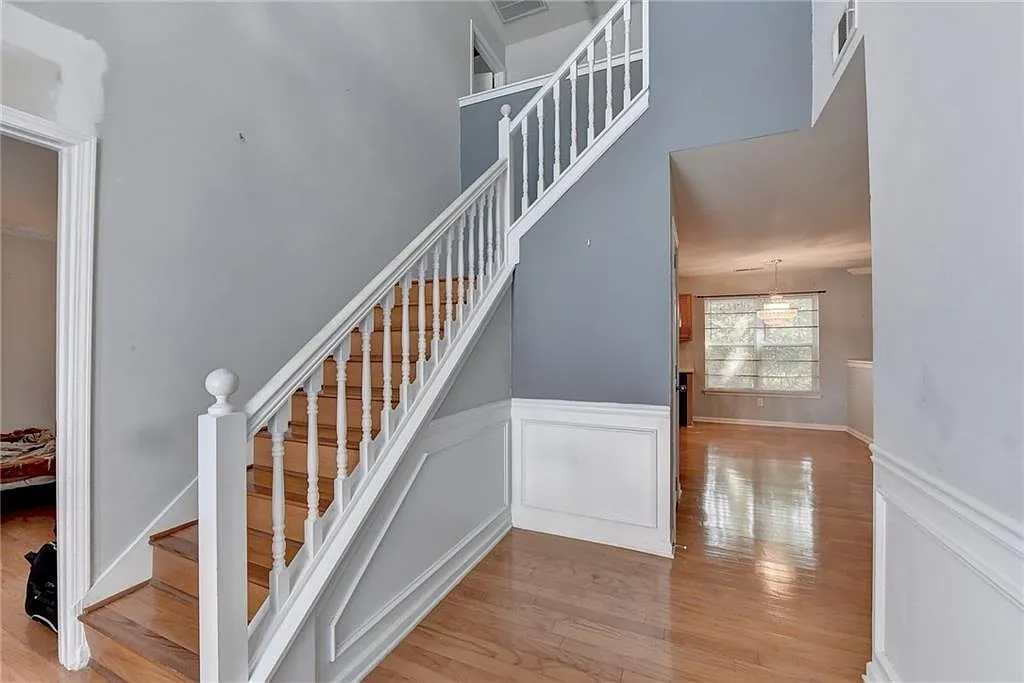 4 bed, 2.5 bath, 2330 sqft, $2,395 — Photo 3