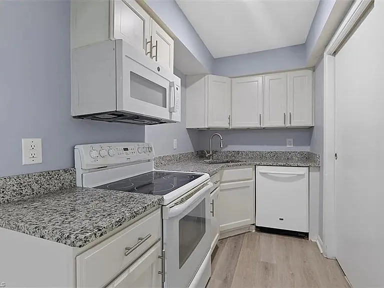2819 N O'Henry Blvd — Photo 2