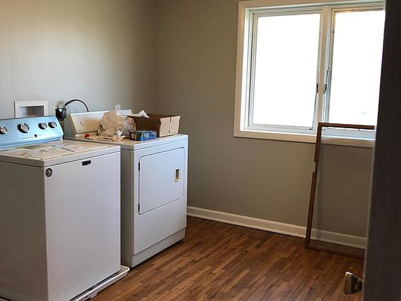 5th image of 103 E Maple Ave