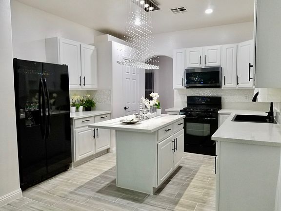 5th image of 291 Heatherstone St