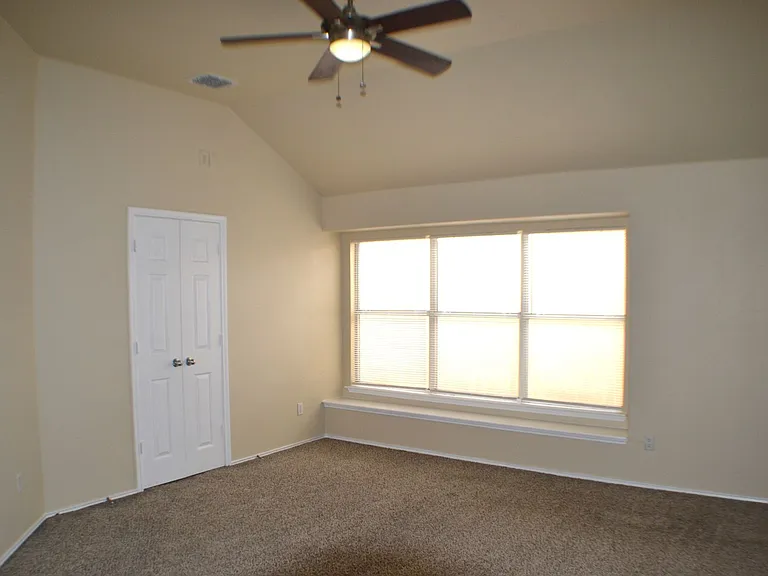 1013 Clear Creek Dr — Photo 8
