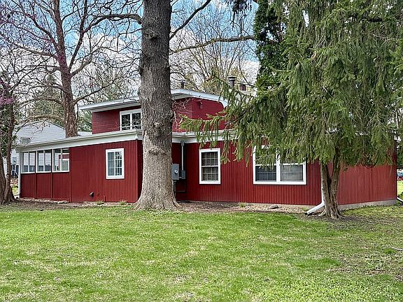 3rd image of 516 Forrest Rd