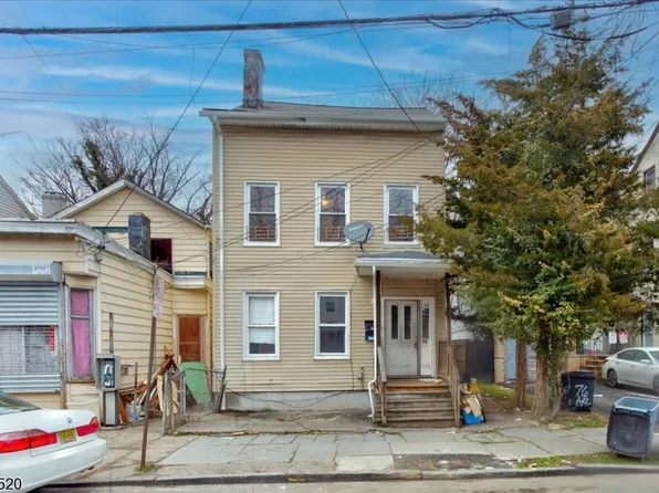 78 Arch St, Paterson City, NJ 07522