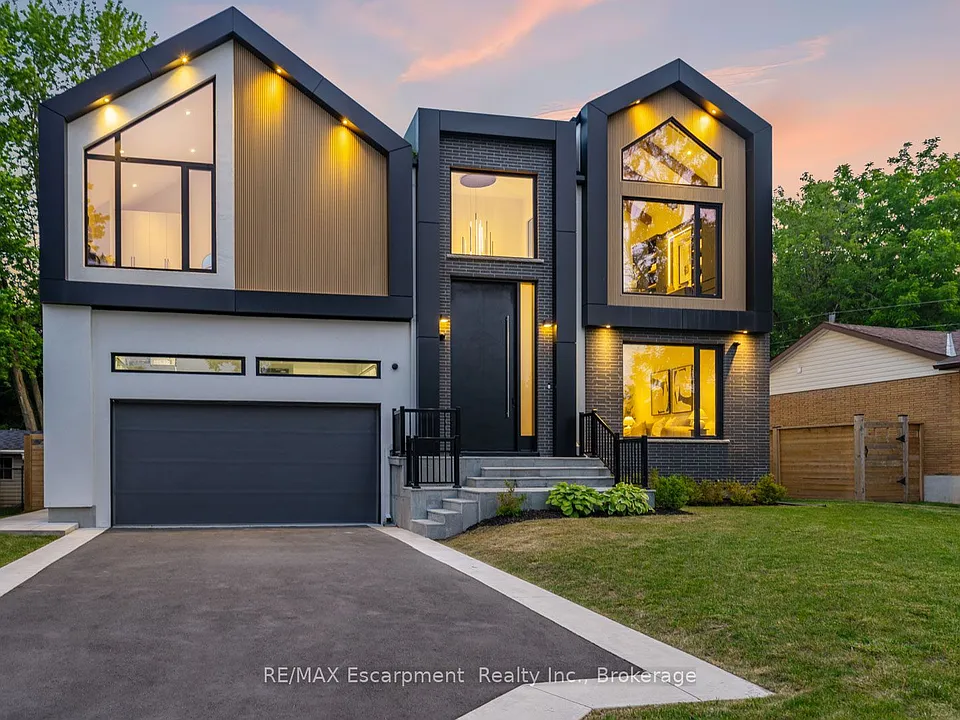 298 Strathcona Dr