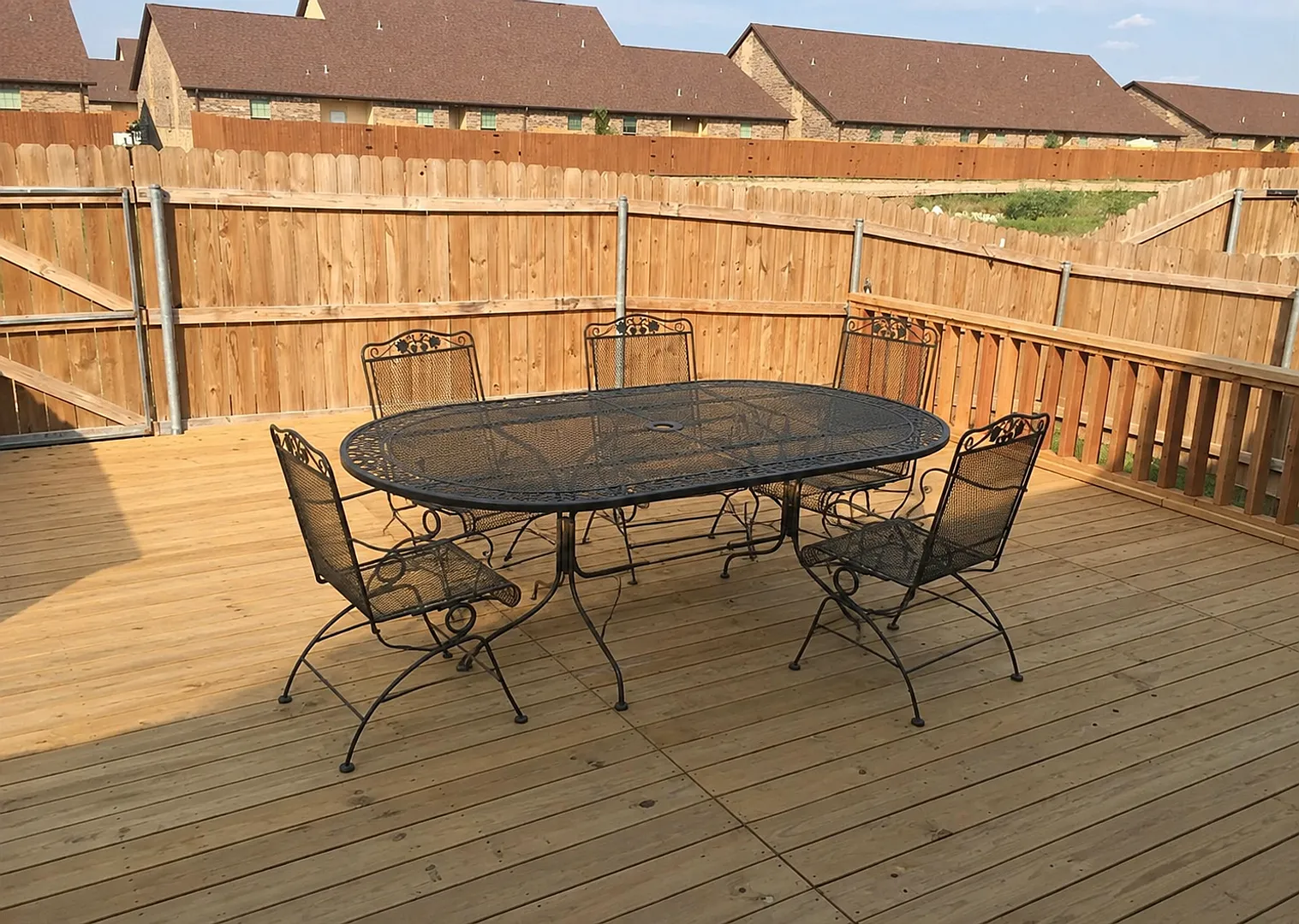 3 Bed/3 Bath Barracks Townhome Available For Immediate Move In!! — Photo 4