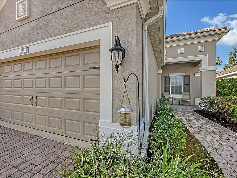 4904 Maymont Park Cir — Photo 2