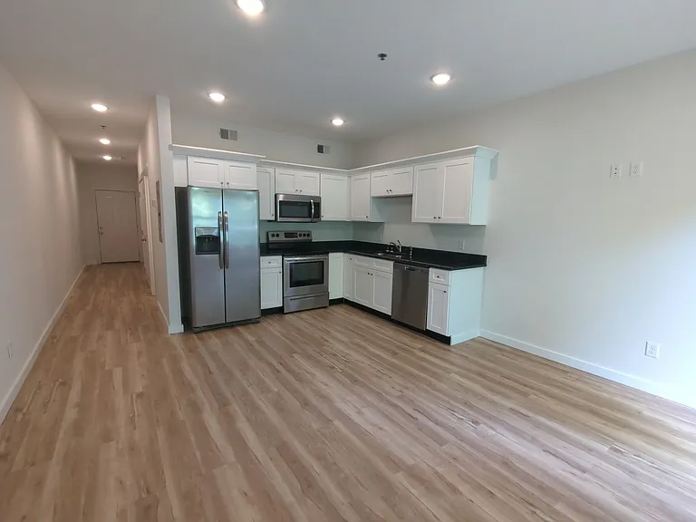 811 Douglas St #209 — Photo 3