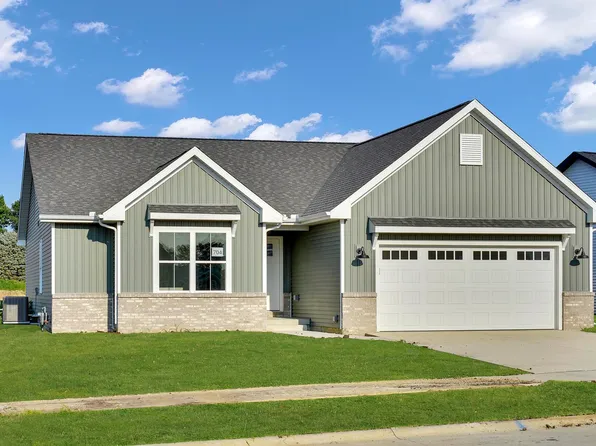 704 Cates Dr, Mahomet, IL 61853
