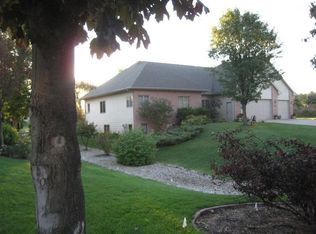 113 Brookview Pl, Combined Locks, WI 54113