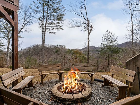 3rd image of 197 Cashes Valley Overlook
