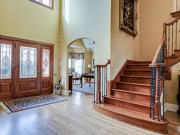 5th image of 226 Mountain Dr