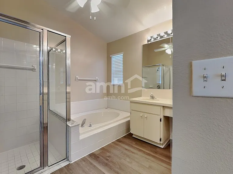 25008 Hyde Park Blvd — Photo 10
