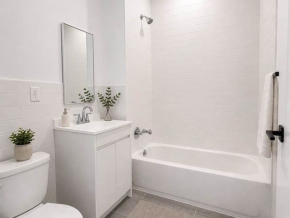 4th image of 3051 Atlantic Ave #702N