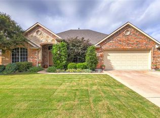 804 Meadow View Dr, Cleburne, TX 76033