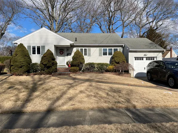 9 Marion Place, Massapequa Park, NY 11762