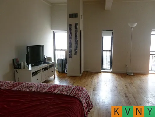 Rented by KVNY Soho | media 6