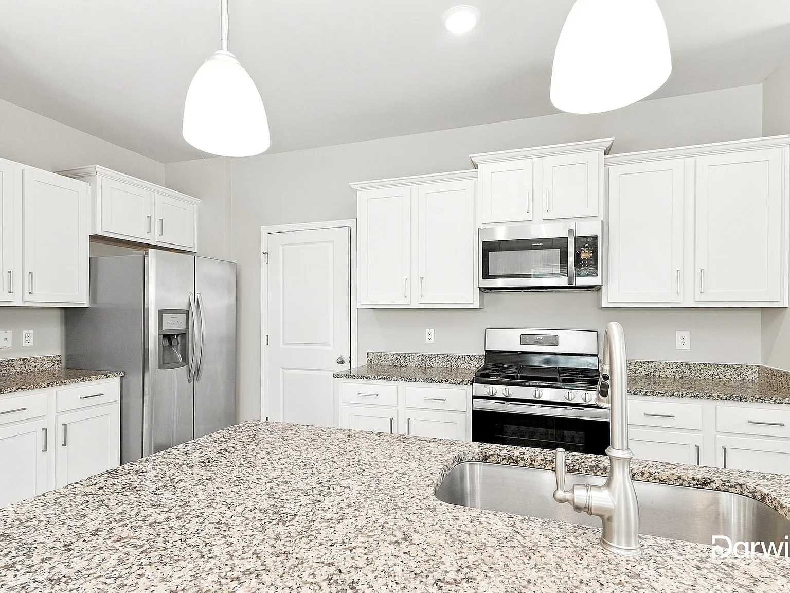 4 bed, 2.5 bath, 2200 sqft, $2,620 — Photo 2