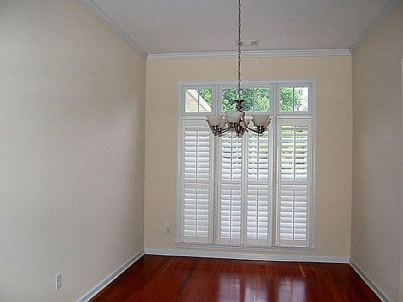 2nd image of 215 Briarwood Ln