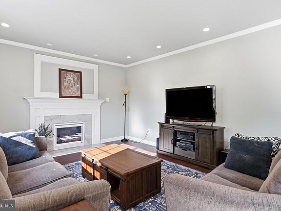 3rd image of 304 Richwood Hall Rd