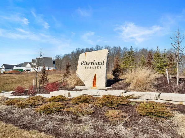 13752 North PINE VIEW COURT #Lt4, Mequon, WI 53097