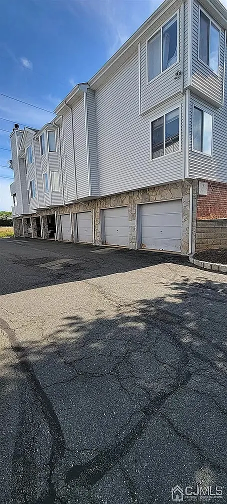 702 Jesse Way photo 1