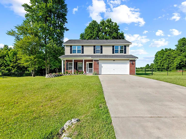 400 Mossy Oak Ln — Photo 1
