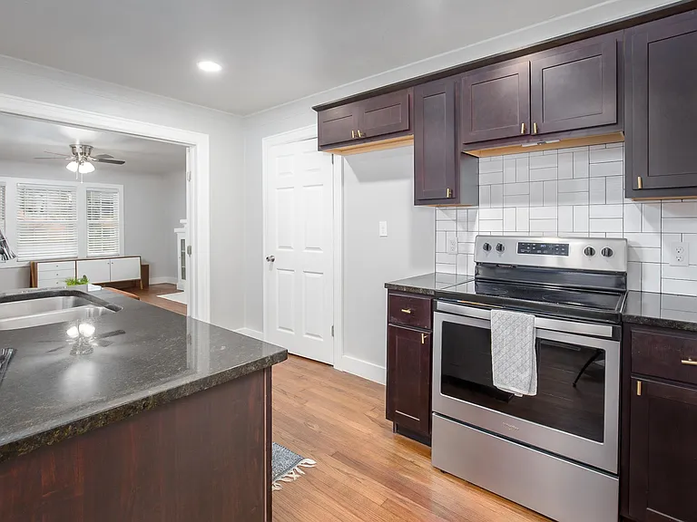 620 NW 28th St #B — Photo 7