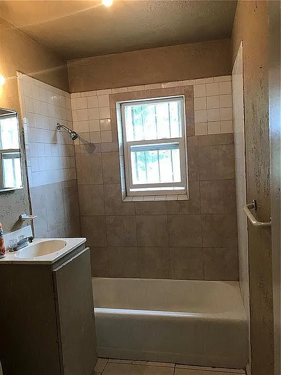 3 bed, 1064 sqft, $1,400 — Photo 1