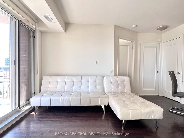 60 Saint Clair Ave W #1204 — Photo 11