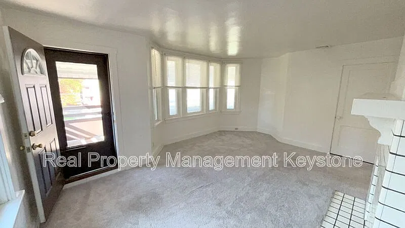 2 bed, 1.0 bath, $975 — Photo 3