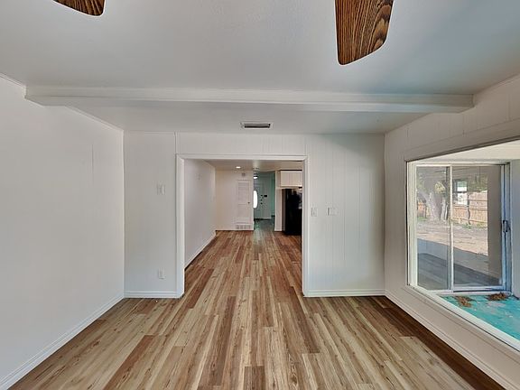 3rd image of 4724 S Dr W