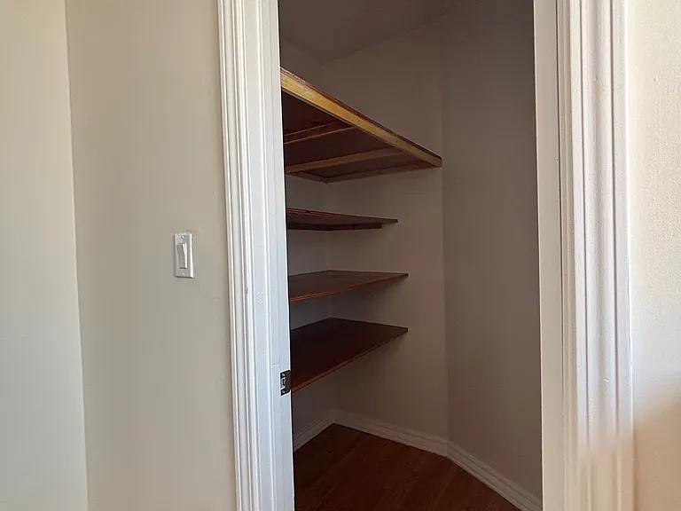 221 S Commonwealth Ave — Photo 19