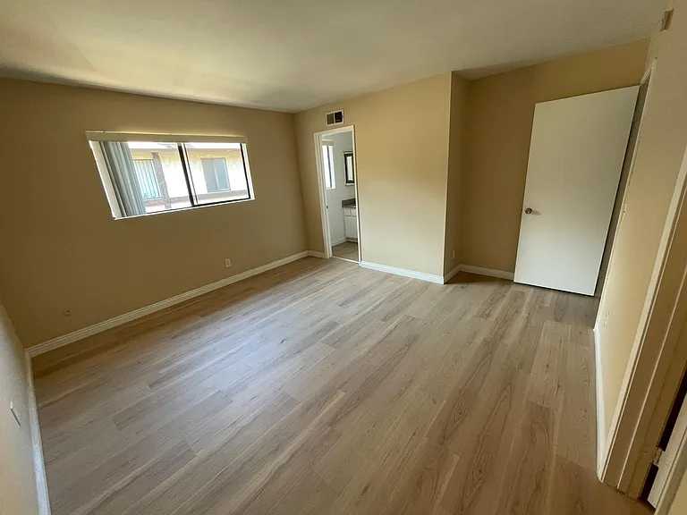 822 Victor Ave — Photo 7