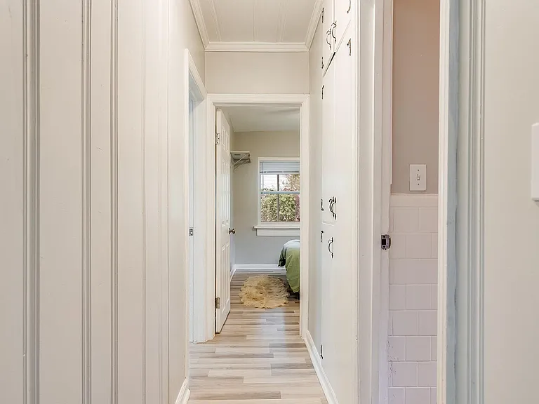 1228 E Henry St — Photo 9