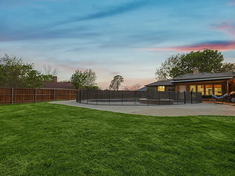 3322 Darby Ln — Photo 103