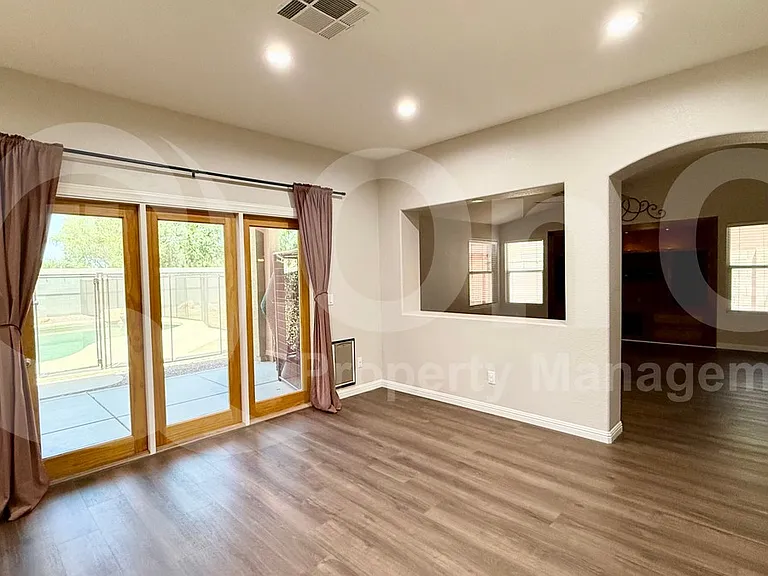 800 N Soho Pl — Photo 5