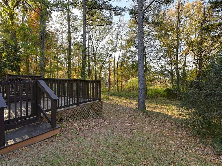 100 Woodspur Rd — Photo 4