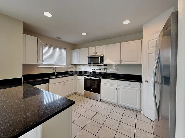 1088 Oriole Cir — Photo 3