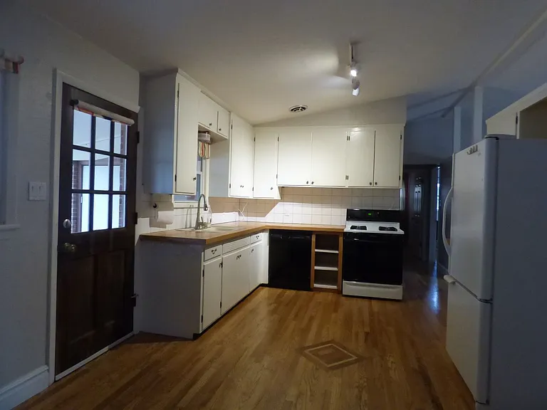 1327 Aspen St — Photo 5