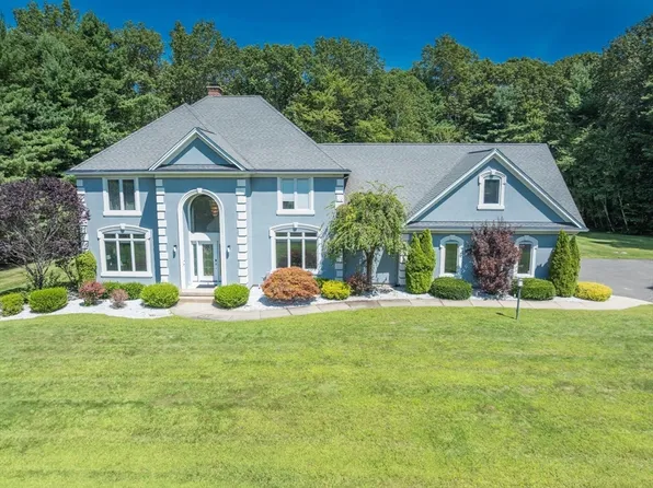 6 Valley View Dr, Wilbraham, MA 01095
