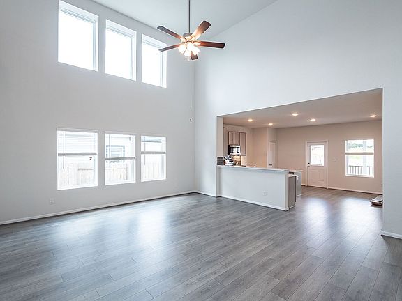 3rd image of 408 Blue Hibiscus Dr