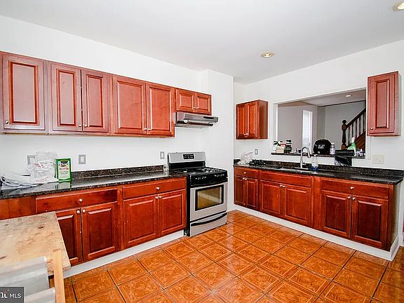 4th image of 2101 E Federal St